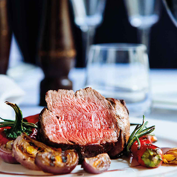 Fleischtheke mit Fleischwaren